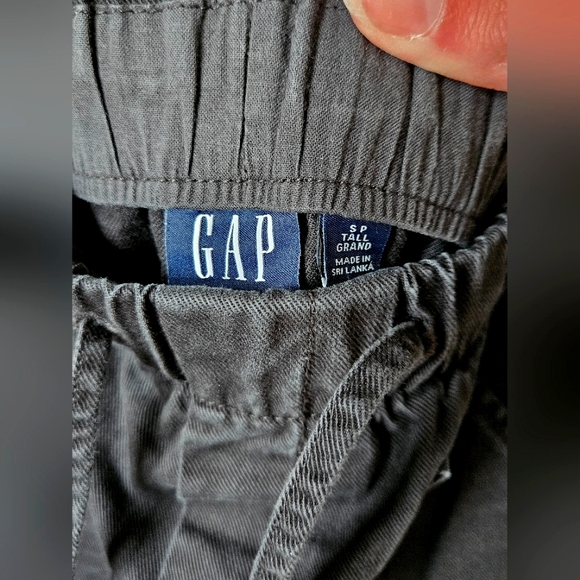 Gap Midrise loose khaki cargo pant size 2 TALL black - Picture 3 of 3